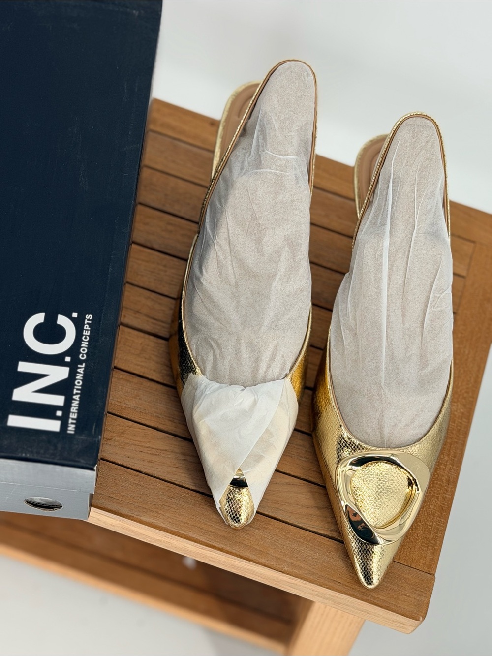 New GADRIELP WINC International Concepts Gold Pointed Toe Flats SIZE 9.5